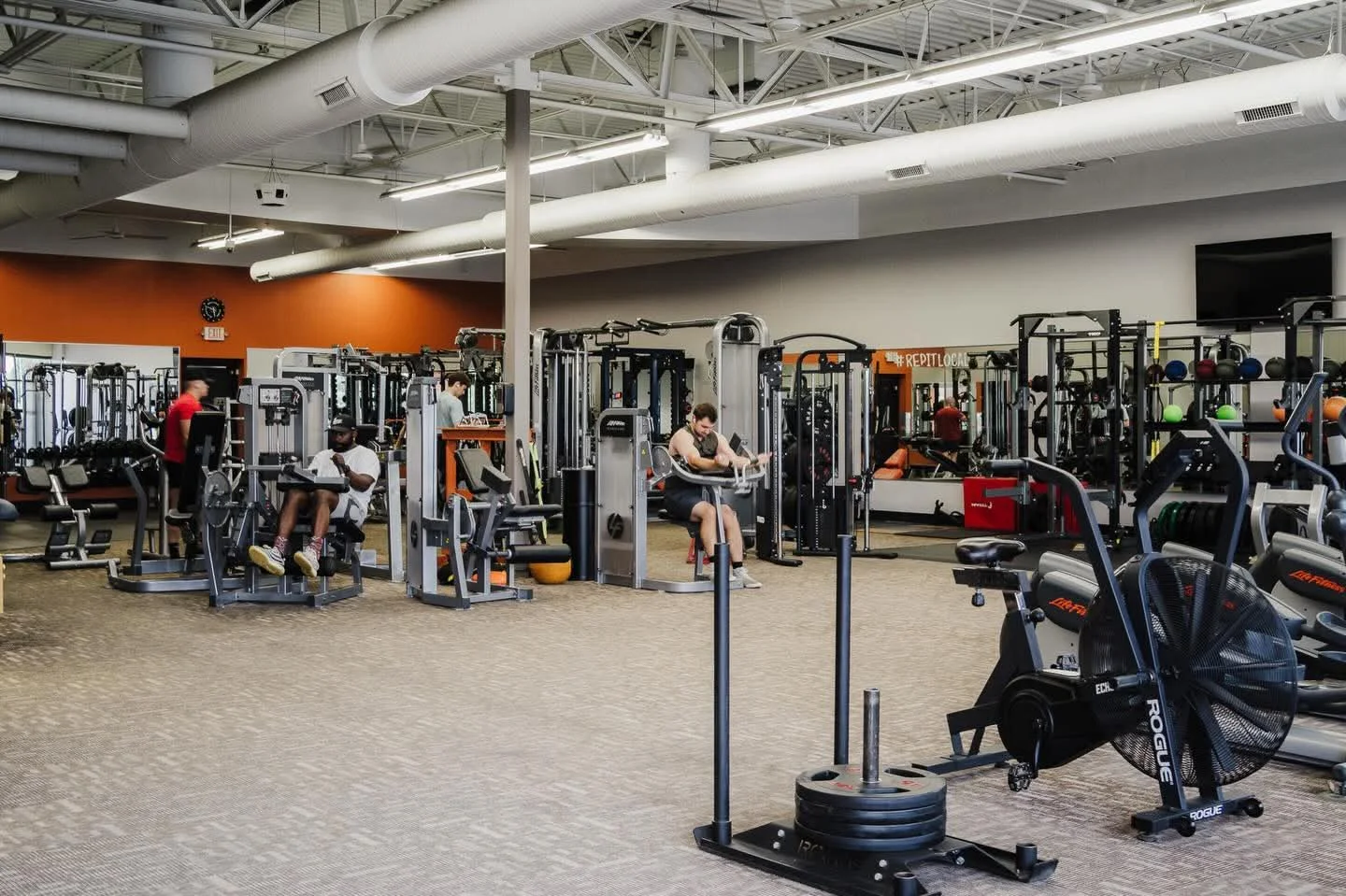 Members training together at E’ville Fitness